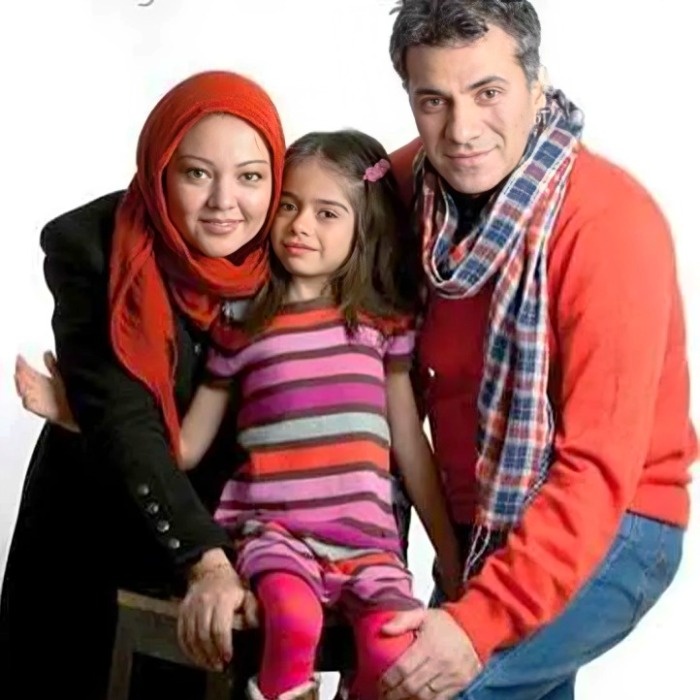 رزیتا غفاری در کنار همسر و فرزندش رزیتا غفاری و همسرش