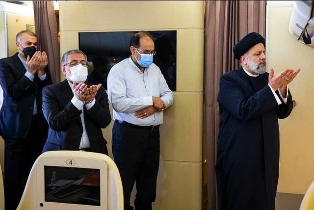 عکس نماز خواندن شهرام ایرانی نماز خواندن شهرام ایرانی