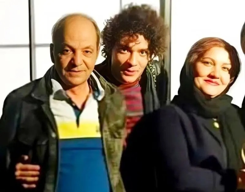 بهرام ابراهیمی در کنار همسر و پسرش بهرام ابراهیمی