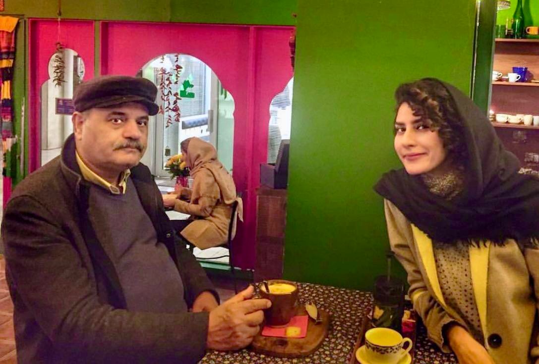 الهه خادمی در کنار پدرش الهه خادمی