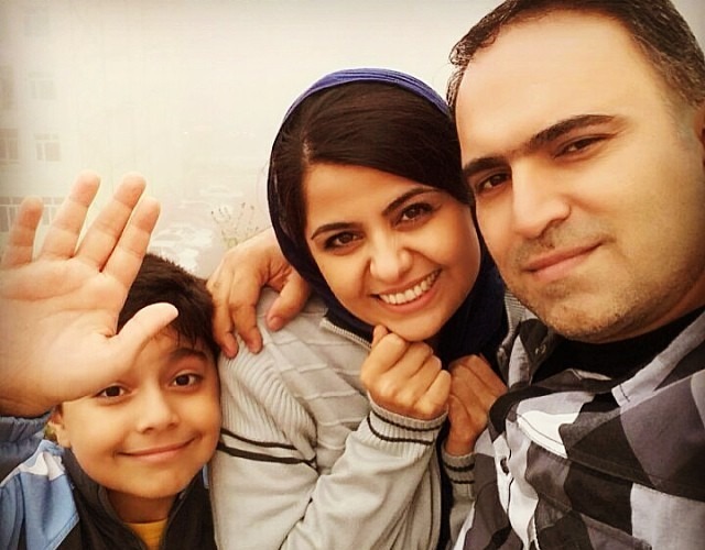 الهه زحمتی و همسرش در کنار پسرشان الهه زحمتی و همسرش