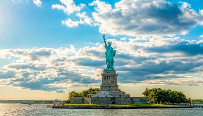 چگونه شانس دریافت ویزای آمریکا را افزایش دهیم؟ مجسمه آزادی آمریکا