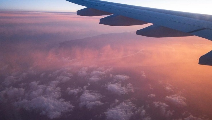 خرید بلیط هواپیما در چند دقیقه؛ راهنمای رزرو سریع و آسان پرواز هواپیما بر فراز آسمان