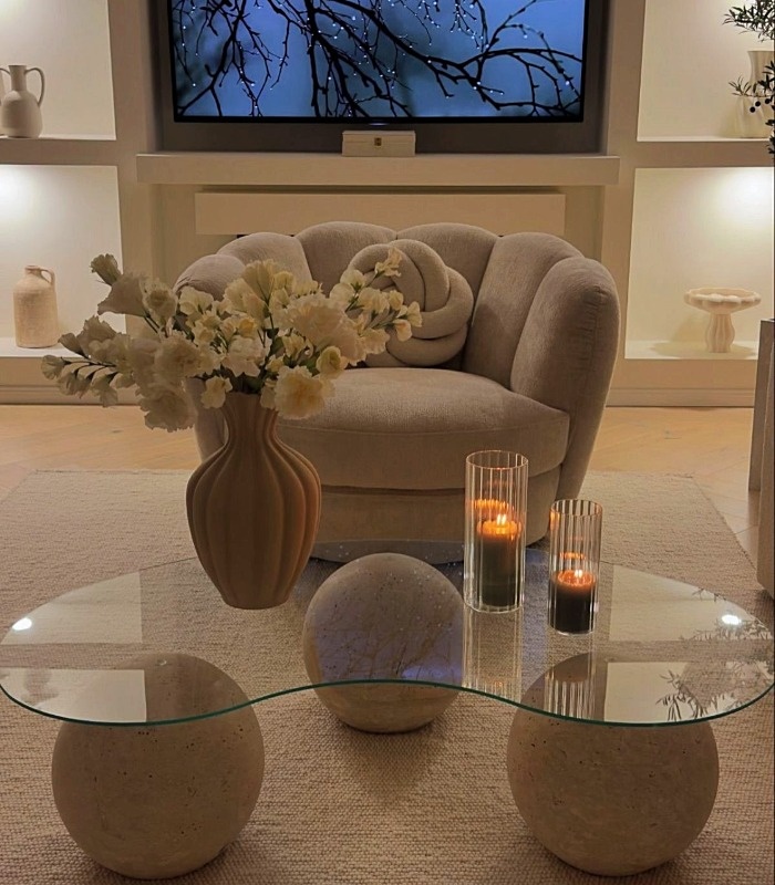 تزئین میز جلو مبلی شیشهای چیدمان میز جلو مبلی شیشهای