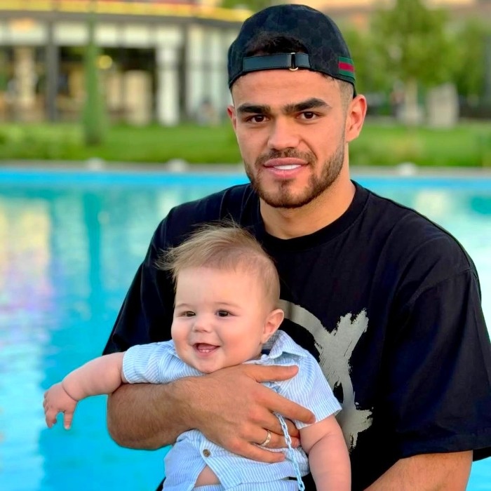 عکس اوستون اورونوف و فرزندش اوستون اورونوف و فرزندش