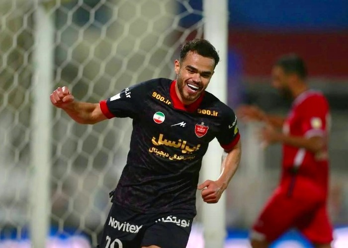 عکس اوستون اورونوف در پرسپولیس اورونوف پرسپولیس