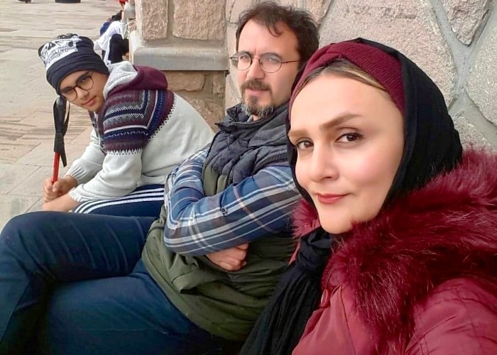 رقیه شادخواه و همسرش در کنار پسرشان رقیه شادخواه و همسرش