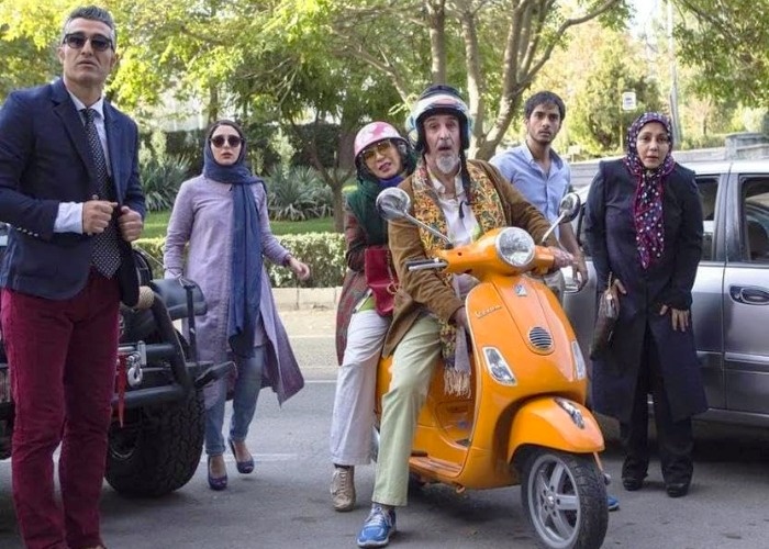 فرهاد آئیش در فیلم پنجاه کیلو آلبالو فرهاد آئیش در پنجاه کیلو آلبالو
