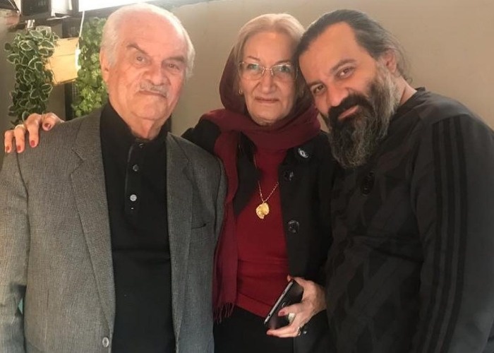 مهراب قاسم خانی در کنار پدر و مادرش خانواده مهراب قاسم خانی