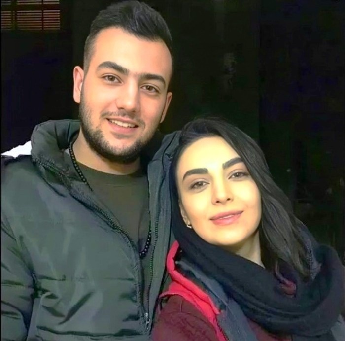 مهشید جوادی در کنار برادرش مهشید جوادی