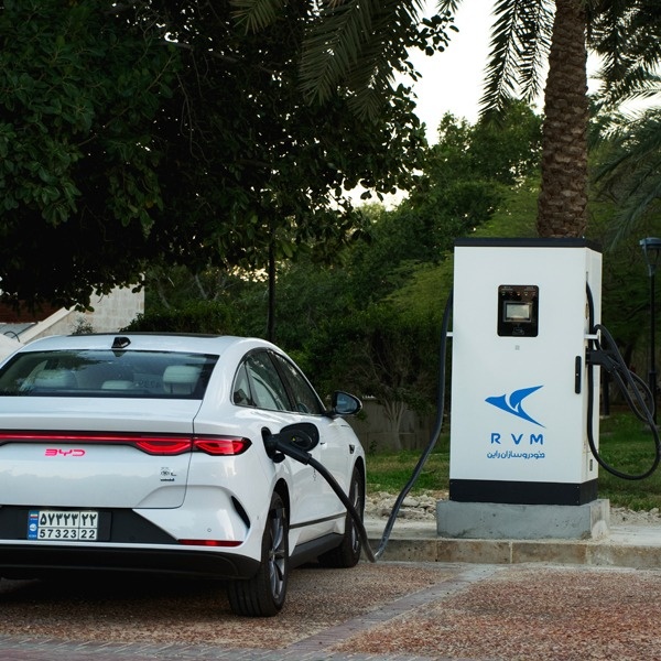 آغاز عصر حملونقل پاک در کیش نخستین ناوگان تاکسیهای تمامبرقی BYD در جزیره