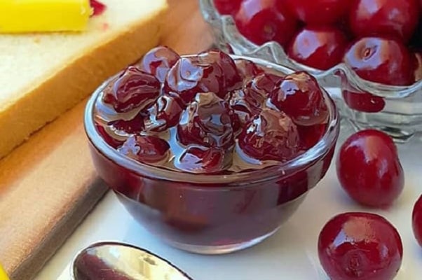 مربای آلبالو برای صبحانه مربای آلبالو