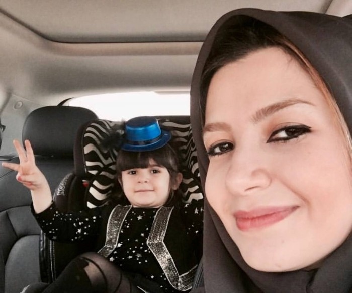 خاله شادونه و دخترش مانلی مانلی دختر خاله شادونه