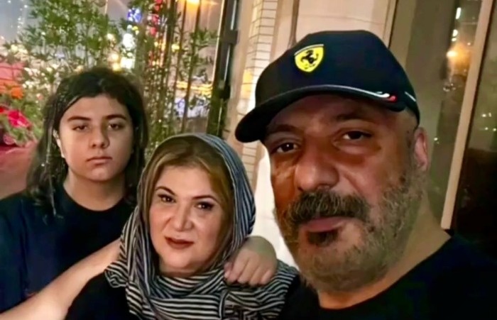 امیر جعفری و همسرش در کنار پسرشان امیر جعفری و همسرش و فرزندانش