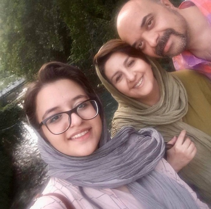 آرش نوذری و همسرش در کنار دخترشان آرش نوذری و همسرش