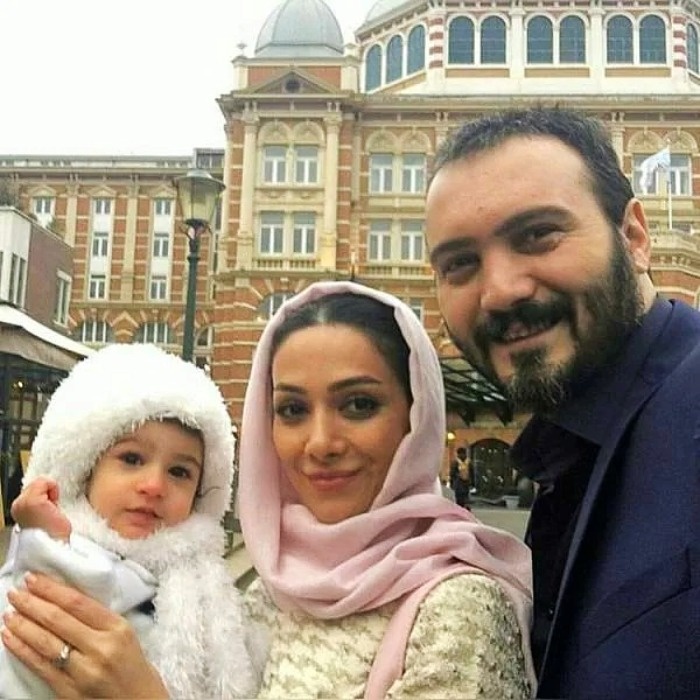 بازیگران آژانس دوستی کنار همسر و خانواده شان نام همسر کامبیز دیرباز
