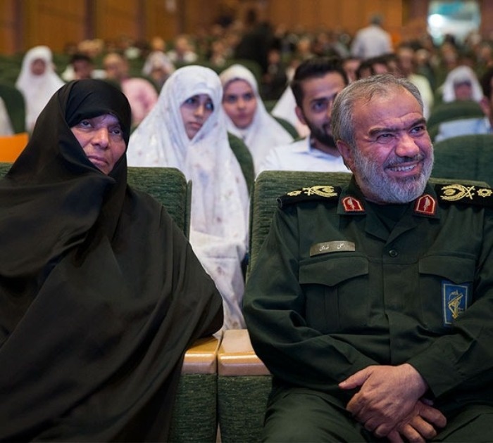 سردار علی فدوی در کنار همسرش همسر سردار علی فدوی