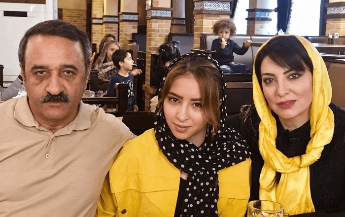 علی اوسیوند و همسر و فرزندش علی اوسیوند و همسرش