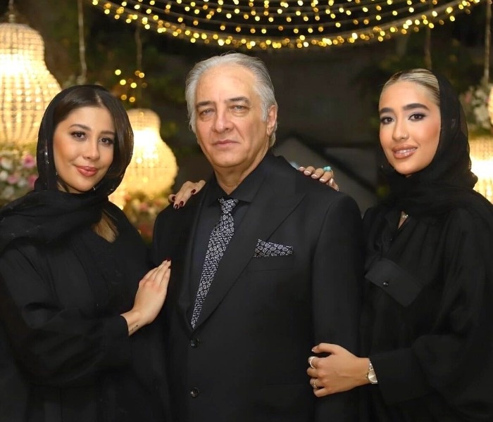 ایرج نوذری در کنار دخترانش ایرج نوذری و دخترانش