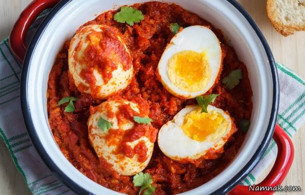 طرز تهیه تخم مرغ پخته شده در سس گوجه تخم مرغ پخته شده در سس گوجه