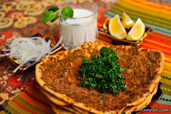 پیتزای له معجون Lahmacun