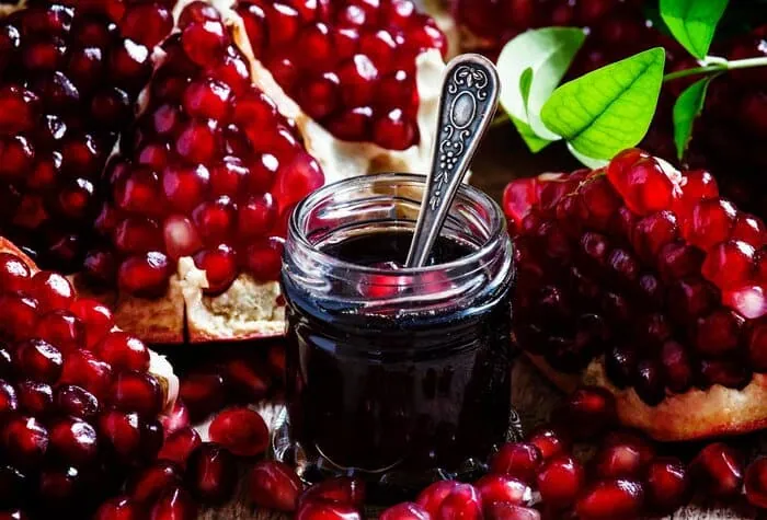 سس اکبر جوجه با گردو سس اکبر جوجه