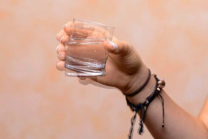 لرزش بدن نشانه اعتیاد لرزش دست