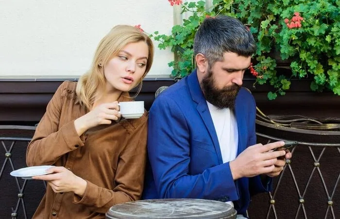 نشانه های رابطه ناسالم کنترل کردن یکدیگر در رابطه