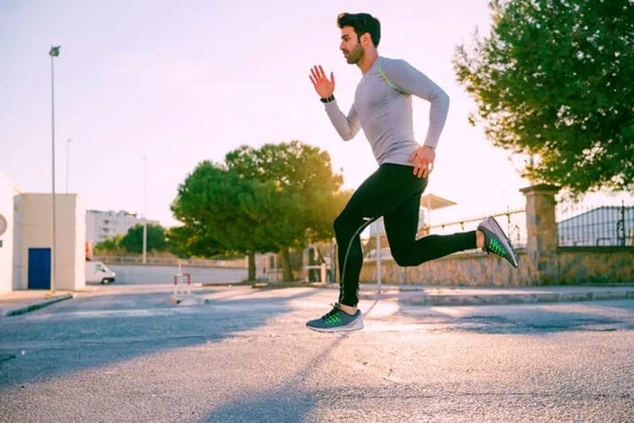 تصور خنده دار در حال دویدن دویدن