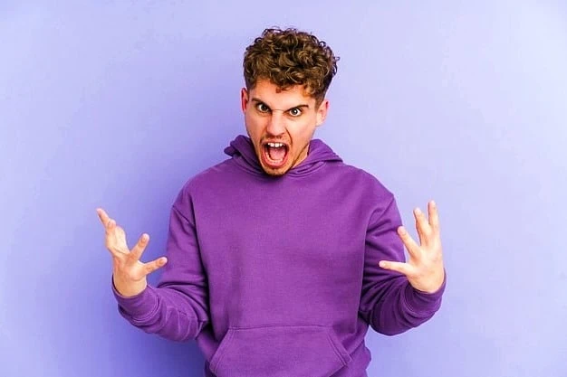 رفتار با فردی که از ما متنفر است متنفر وبدن