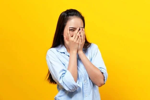 دلیل کمرویی چیست؟ دلیل کمرویی و خجالت