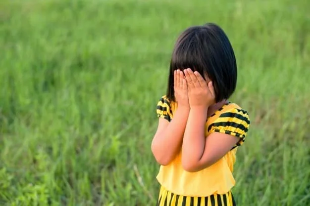 دلیل خجالتی بودن کودک انواع کودک خجالتی