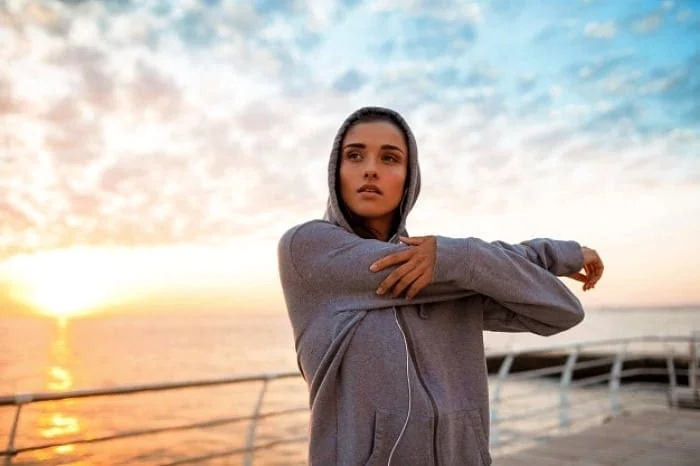 حرکات مناسب ورزشی قبل از دویدن حرکات کششی