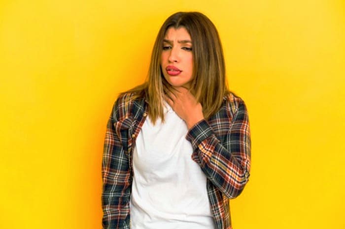 عوارض حساسیت فصلی خارش گلو