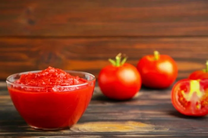 رفع تلخی غذا با رب گوجه فرنگی رب گوجه فرنگی