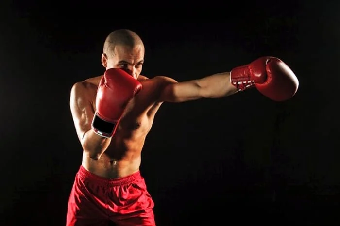 تمرینات کاردیو در خانه حرکت کیک بوکسینگ