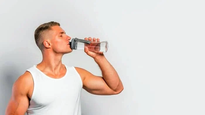 تاثیر خوردن آب بر یبوست آب کافی