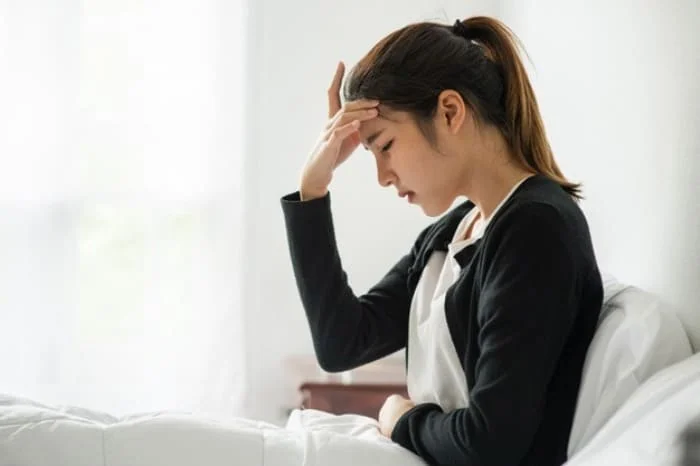 سردرد عوارض خوابیدن با موهای خیس سردرد