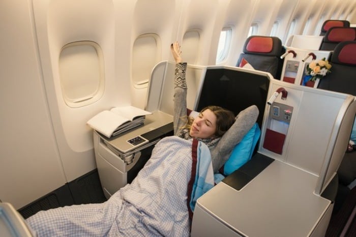 رفع مشکل خوابیدن در هواپیما 
