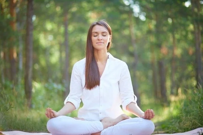 درمان سردرد ورزشی با یوگا یوگا