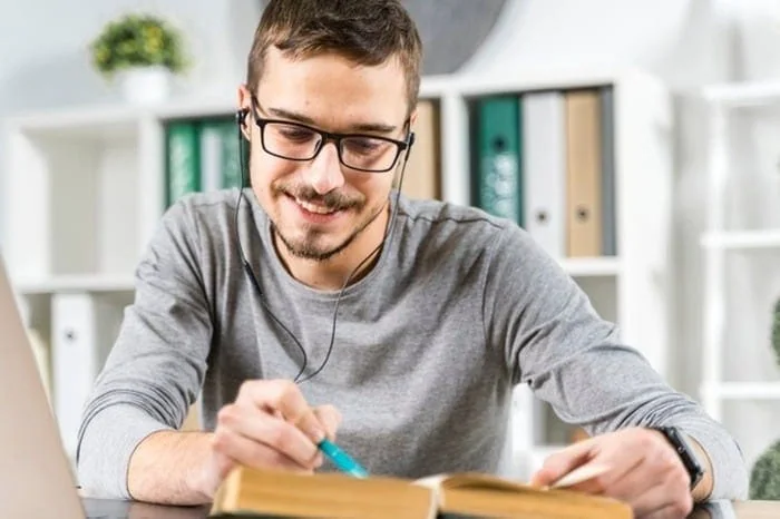مهارت شنیدن با یادگیری زبان مهارت شنیدن