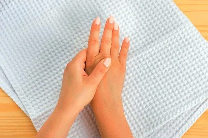 ماساژ کف دست ماساژ رفلکسولوژی کف دست