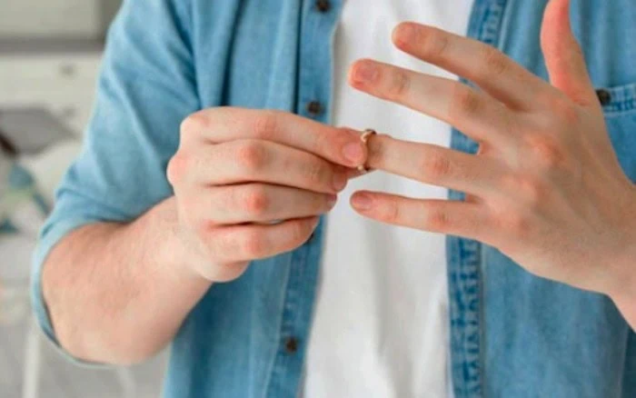 دردستداشتن حلقه ازدواج مرد حلقه ازدواج مرد