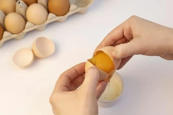 استفاده از زرده تخم مرغ در کیک پزی تخم مرغ
