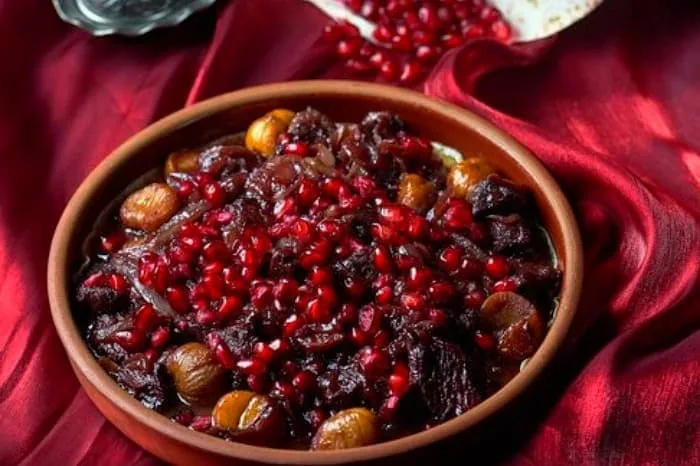 طرز تهیه خورش سیر و انار خورش سیر