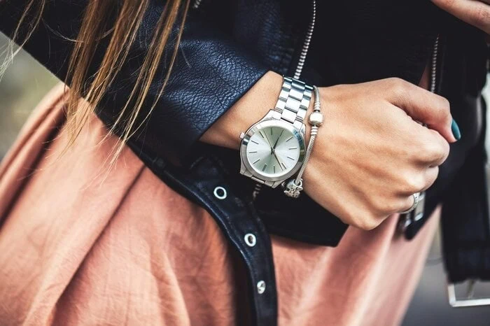 ساعت و دستبند اکسسوری زنانه