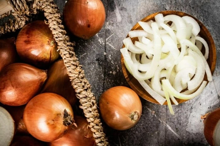 عوارض خوردن پیاز با ماست پیاز