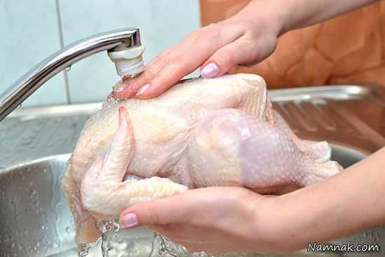 نتیجه تصویری برای شستن مرغ