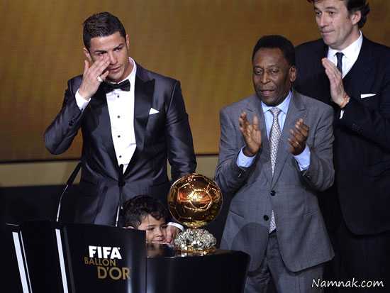 کریستیانو رونالدو برای دومین بار توپ طلای فوتبال جهان را گرفت