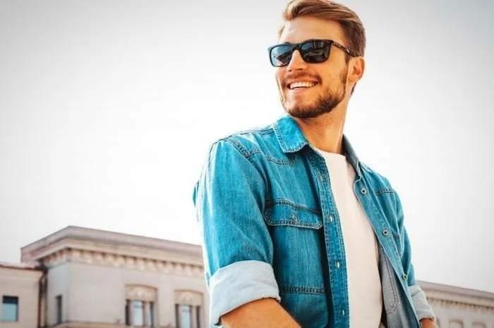 استفاده از عینک آفتابی برای مدیریت حساسیت به نور استفاده عینک آفتابی